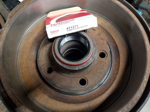 1974 Ford Bronco - After some research & a few trips to parts stores, I tracked down a seal that fits this odd hub. IF THE IMAGE IS TOO SMALL, click it.