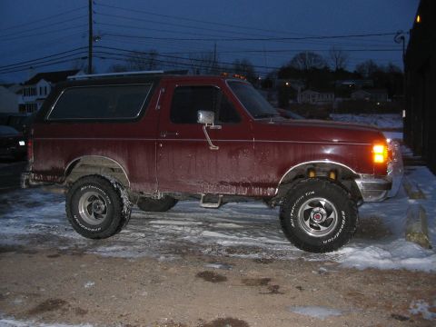 1989 Ford Bronco - These are the first photos of the Bronco. It is the third night that I owned it. Very proud I am! Profile shot at work