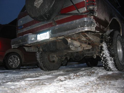 1989 Ford Bronco - A view up a dirty skirt. Nice duals with chrome tips!