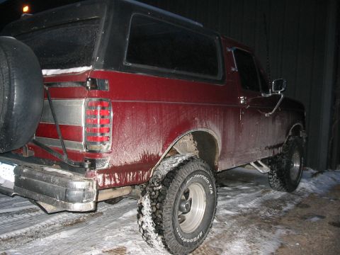 1989 Ford Bronco - co-pilot side, very dirty