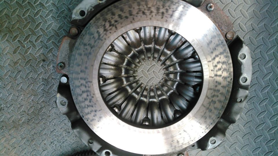 Clutch disc and pressure plate assembly on diamond plate surface