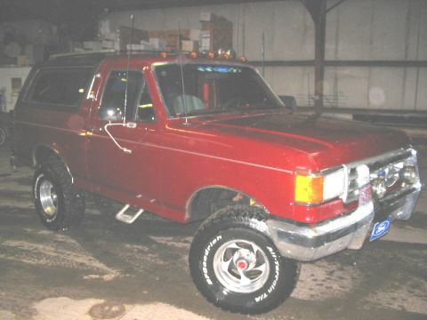 1989 Ford Bronco - getting clean in the garage...detail time!