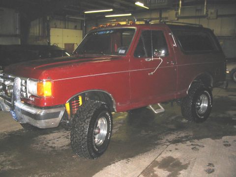 1989 Ford Bronco - you can begin to see the front suspension stuff in this shot... looks good.