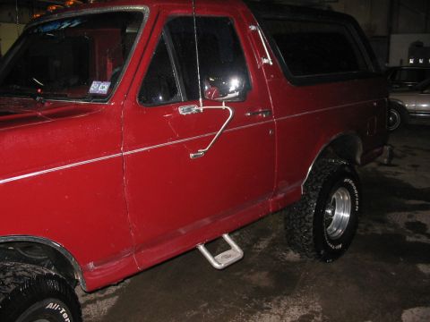 1989 Ford Bronco - showing off the chrome and pinstripping!