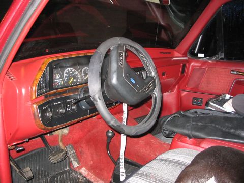 1989 Ford Bronco - clean dash...dirty floor!