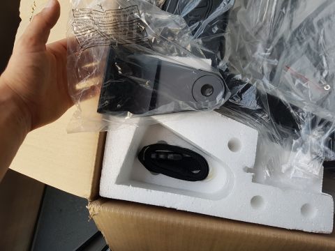 1978 Ford Bronco - Unboxing a new part, the packaging includes foam and a strap. "SUPERMOTORS" logo is visible.