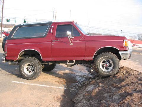 1989 Ford Bronco - good low flex side shot.