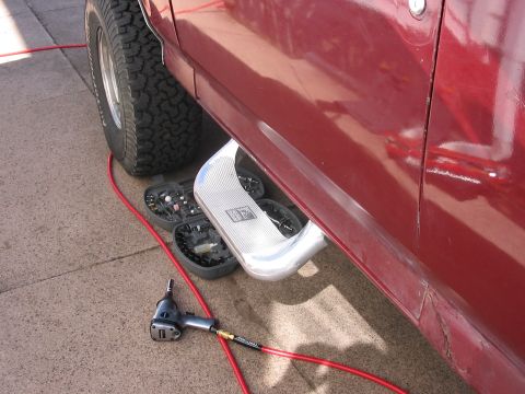 1989 Ford Bronco - yet another view of the step, looks better than the other step, more room too