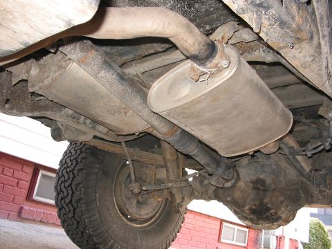 1989 Ford Bronco - dual exhaust and flowmasters.... NICE! hey, wait a sec' where are the catalytics? tee hee.....