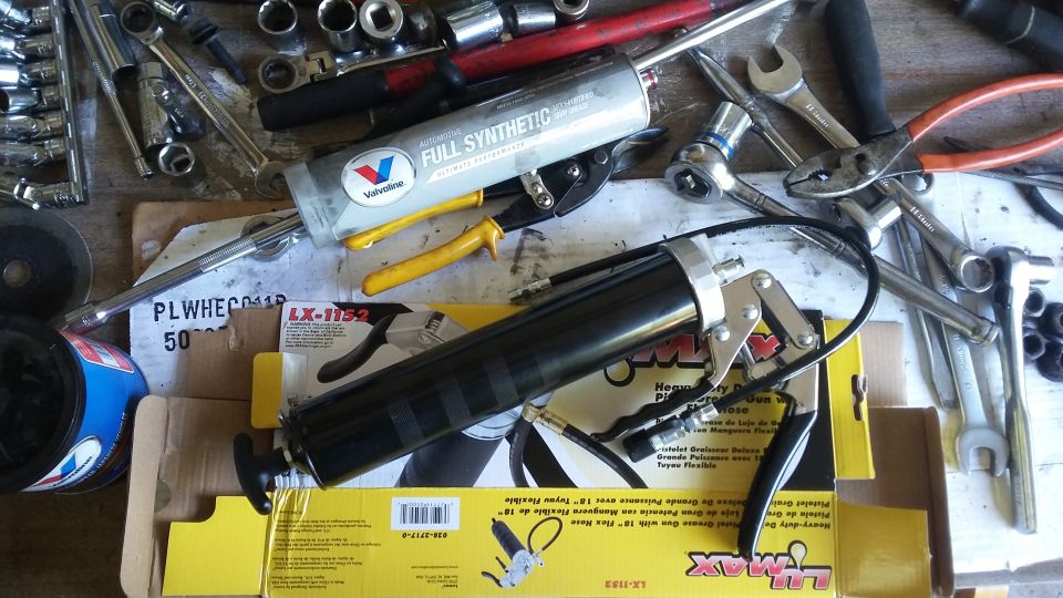 Grease gun with Valvoline full synthetic grease and various tools