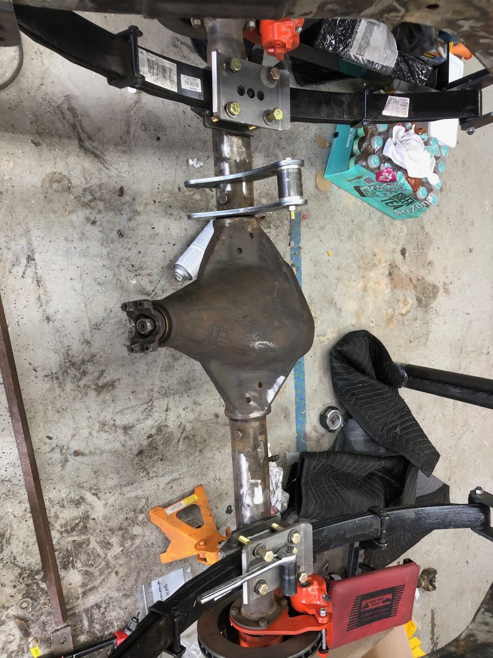 Jeep Dana 44 rear axle assembly with leaf springs and U-bolts