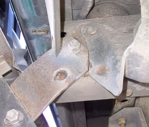 1992 Ford Bronco - Here's where a bumper bracket bolt sheared, letting the bracket hit the shackle.