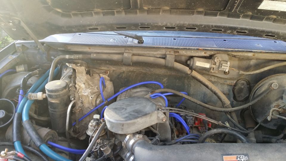1995 Ford Bronco engine bay with blue spark plug wires and K&N air filter
