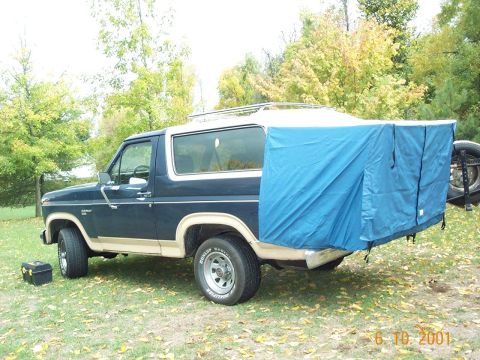 1986 Ford Bronco - Sets up in seconds using expanding roller poles as frame