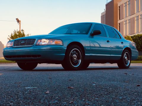 2006 Ford Crown Victoria photo