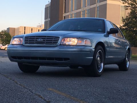 2006 Ford Crown Victoria photo