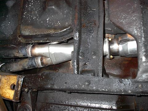 1986 Ford Bronco - Can you see air pump pipe ?