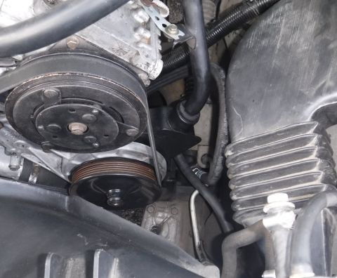 1992 Ford Bronco - Reservoir neck rotated out of the way, everything buttoned up and coexisting happily. I might move the supply hose over to the left of the…