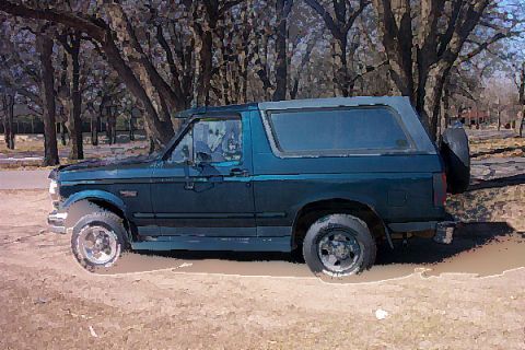2003 Ford Bronco - This Ford Bronco appears to be from the early to mid-1990s, not a 2003 model.