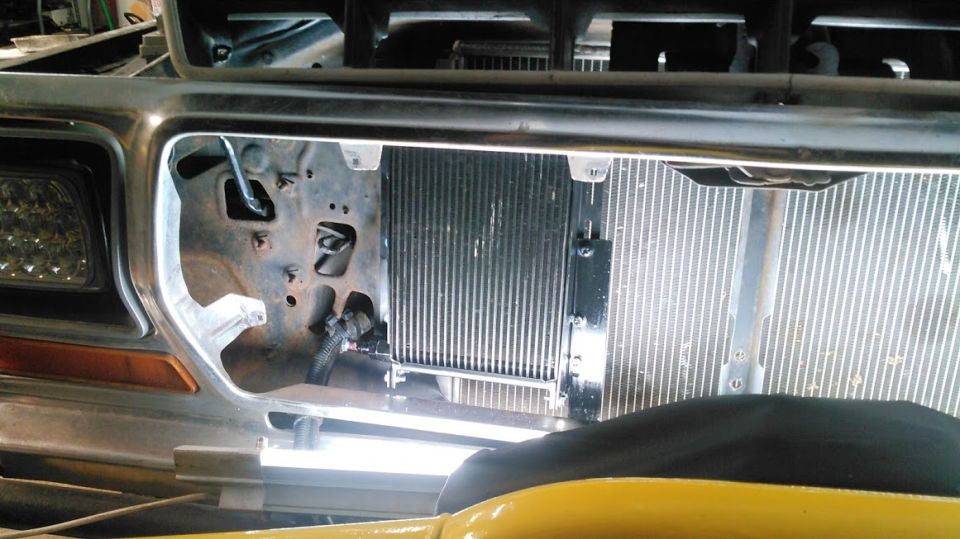 Front grille and radiator of a truck, with Supermotors.net logo visible