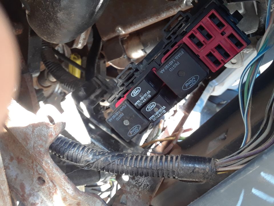 Ford relay box with wires