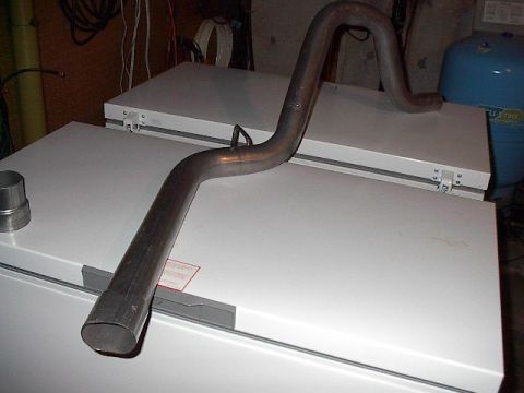 1986 Ford Bronco - Dynomax 2 1/2" mandrel bent tailpipe. No like Cherokee looking end at all, gotta go !