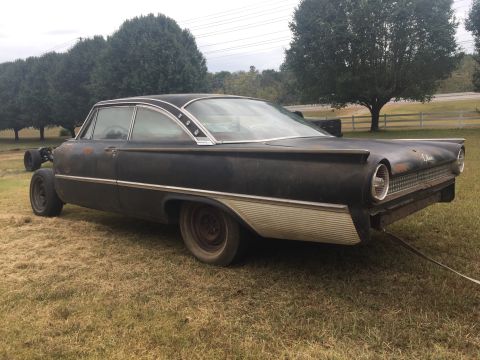1961 Ford Starliner - This 1961 Ford Starliner is in rough condition, missing front end parts and sitting on grass.