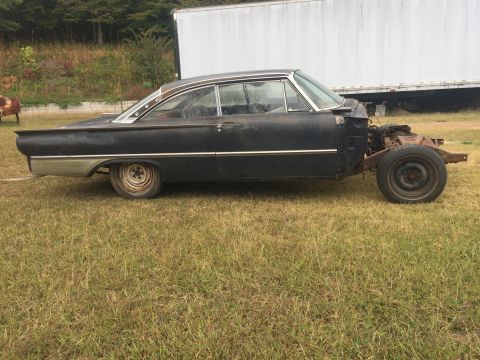 1961 Ford Starliner - This 1960 Ford Starliner is missing its front end and appears to be in a state of disrepair.