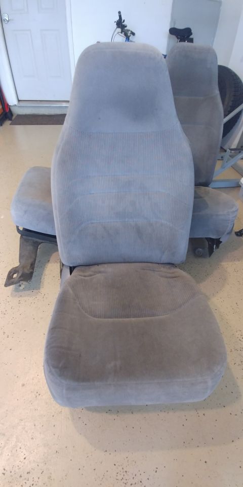 1996 Ford Bronco - 20181015 - A seat of a set of 40/20/40 seats from a junkyard F250 bought for $90.