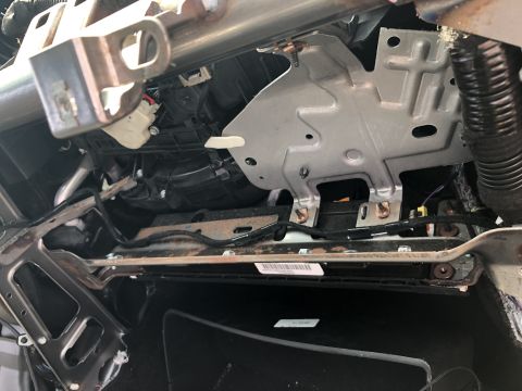 2015 Ford Explorer - Radio Ext. cable behind glove box.