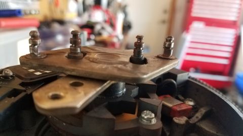 1985 Ford Bronco - Close-up view of distributor cap terminals, with the Supermotors logo visible in the background.