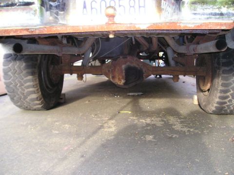 1978 Ford F-250 - Rear view of a 1978 Ford F-250 showing the axle and exhaust system.