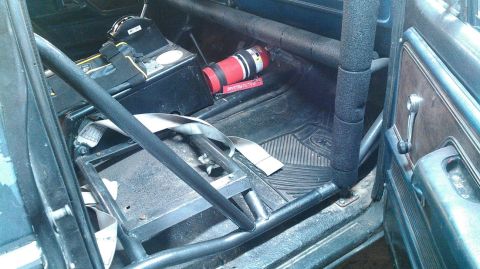 1978 Ford Bronco - Interior view of a 1978 Ford Bronco, equipped with a roll cage and fire extinguisher.
