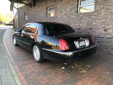 1999 Lincoln Town Car photo