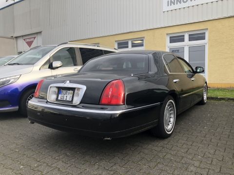 1999 Lincoln Town Car photo