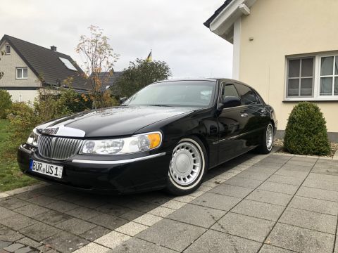 1999 Lincoln Town Car photo