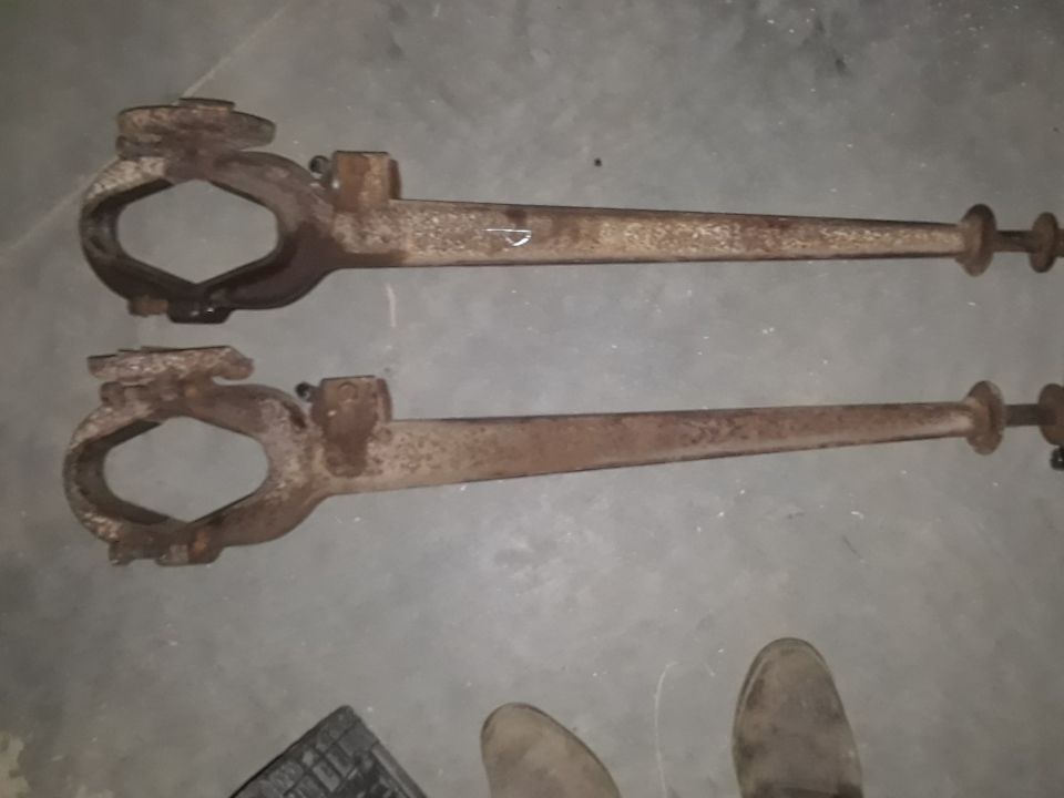 Pair of rusty suspension control arms