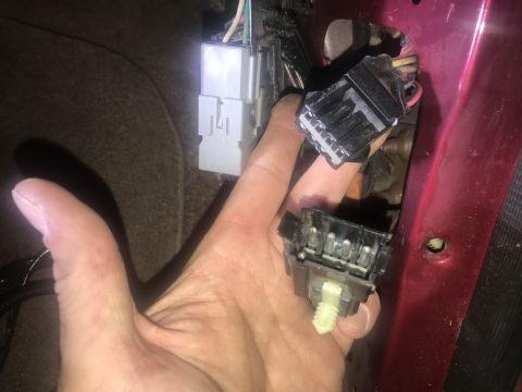 1994 Ford Bronco - Close-up of electrical connectors and wiring, with a Supermotors watermark in the lower right corner.