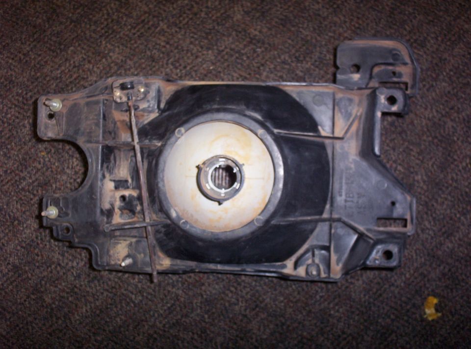 Headlight assembly with mounting bracket and bulb socket