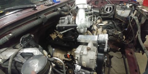 1996 Ford Bronco - 20191223 - Tried flipping the existing manifold but the high mount AC bracket and the mounting bracket for lifting the engine are in the wa…