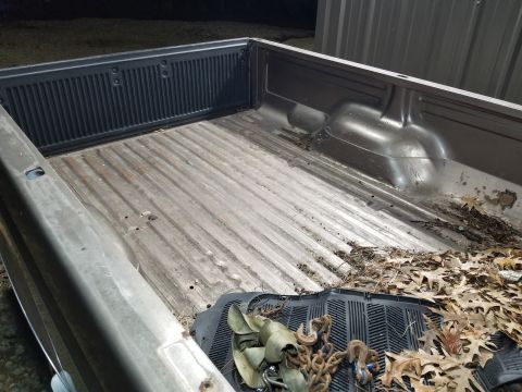 1993 Ford F-250 - There are several bolt holes in the bed from the 5th-wheel rails, but no rust or goose-neck hole. The 7-blade socket was installed low, ang…