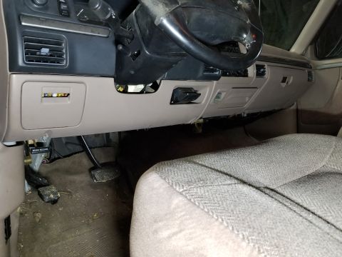 1993 Ford F-250 - The dash is surprisingly un-molested (just the trailer brake controller in the pocket), and the right side mount isn't broken yet. IF THE I…