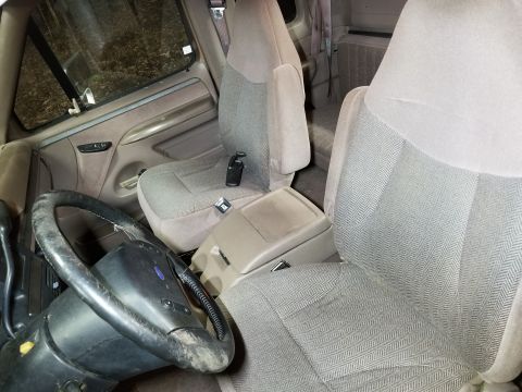 1993 Ford F-250 - The seat upholstery is also in surprsingly-good condition - it almost doesn't even need to be washed, but I'm still going to strip the inte…