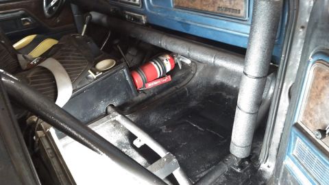 1978 Ford Bronco - Interior view of a 1978 Ford Bronco, equipped with a roll cage and fire extinguisher.