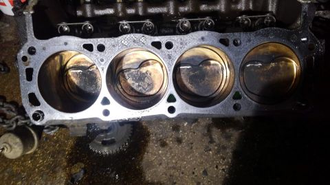1996 Ford Bronco - can see where the valves contacted the pistons