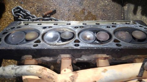 1996 Ford Bronco - other cylinder head. exhaust valves largely stuck open