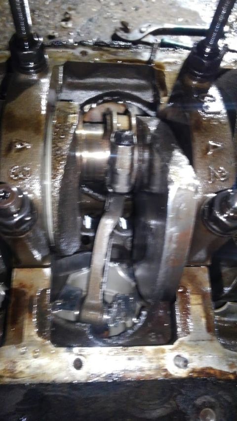 1996 Ford Bronco - number 6 rod severely damaged. number 2 rod ejected