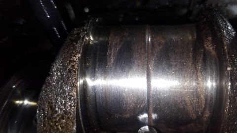 1996 Ford Bronco - number 2 and 6 crank journal. number 2 did not have any scorching but clearly was heavily worn compared to number 6. almost 0.070" of wear