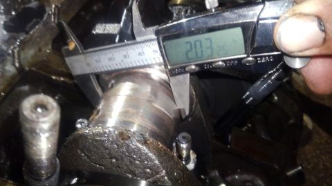 1996 Ford Bronco - the worn journal measured about 2.033" wide. should be 2.100" (make aftermarket cranks use 2.100" be same as chevy). so it was worn almost…