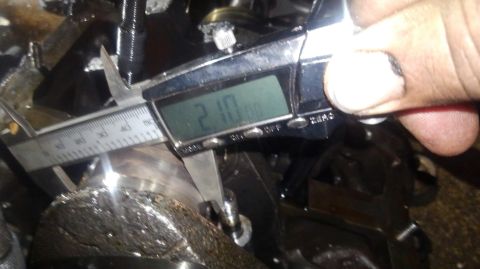 1996 Ford Bronco - the non-worn rod journal is 2.100" like it should be for this crank
